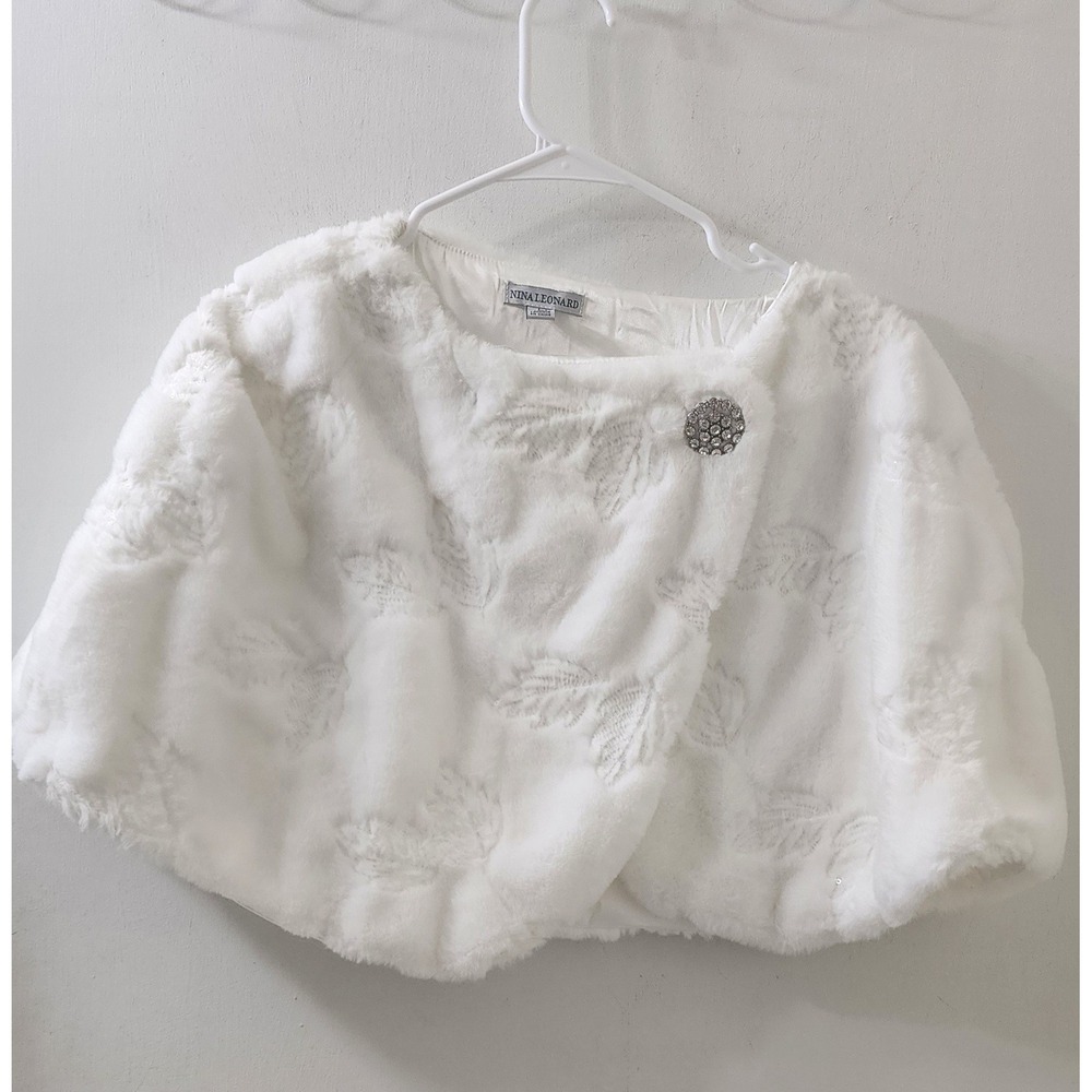 Nina Leonard Womens Faux Fur Capelet White Leaf Embossed Rhinestone Button Large